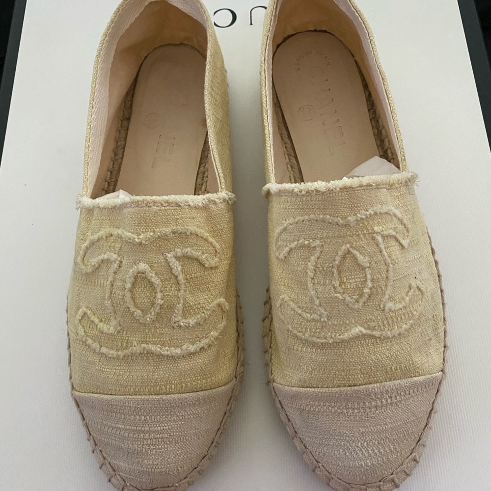 Chanel
Yellow Linen Espadrilles Flats